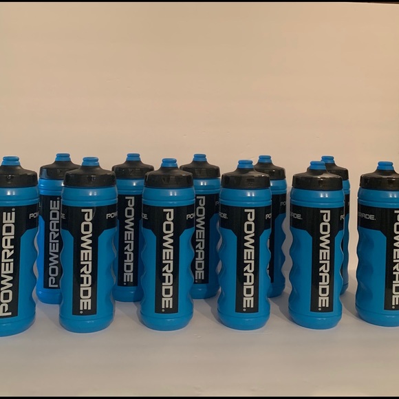 Lot of 11 Powerade Water Squeeze Bottles 32 ounces - Picture 1 of 7